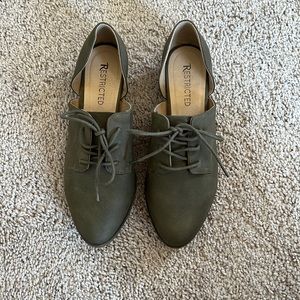 Restricted dress shoe size 8.5